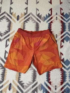 Lululemon Shorts Mens Extra Large T.H.E. Geo Pattern Zipper Pocket Athletic